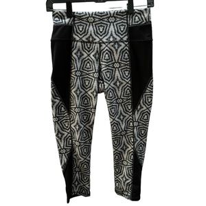 Athleta Women’s Black and White‎ Athletic Leggings Size Small